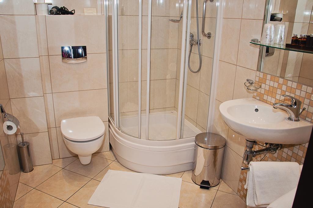 Hotel Pod Lwem Elbląg Habitación foto